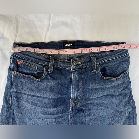 Hudson // Natalie Midrise Super Skinny // Size 29 // Generous Fit - Picture 5 of 11